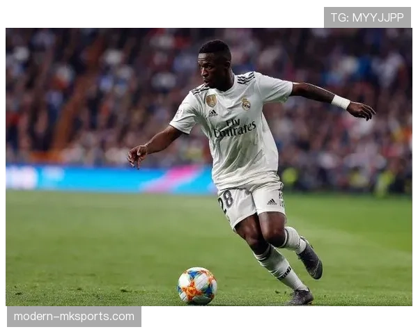 维尼修斯与罗德里戈对比：皇马边路核心之争如何分配