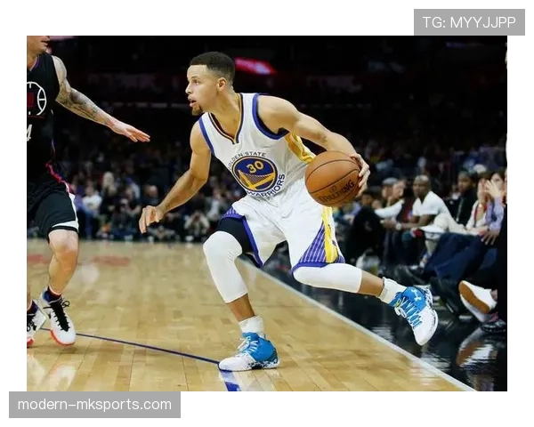 艾弗森无球穿插撕裂防线，小个核心改变比赛节奏