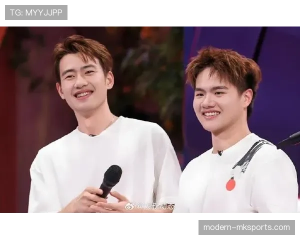 王昶穿拖鞋回家像隔壁大叔，楼下那辆车把我看懵了