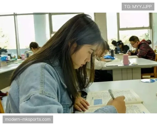 山口茜训练完直接啃冰棒，这自律和放纵切换也太真实了吧