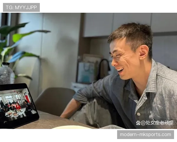 赵继伟家冰箱里塞满蛋白粉，连饮料都是无糖的